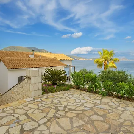 Lefkas - Luxury With Direct Sea Access * סיבוטה