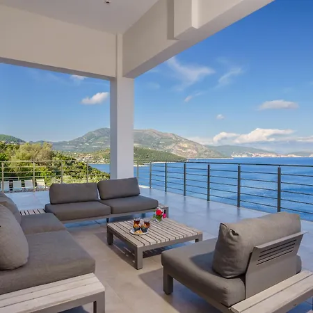 Lefkas - Luxury With Direct Sea Access סיבוטה