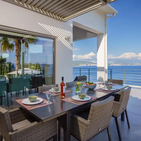 Lefkas - Luxury With Direct Sea Access Vila